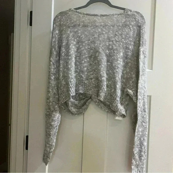 NWT BCBGeneration Women's Grey Twist Hem V-Neck Crop Sweater Size multiple A24 - Picture 7 of 9